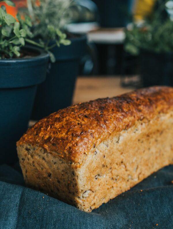 Spelt bread loaf - Imagen 2